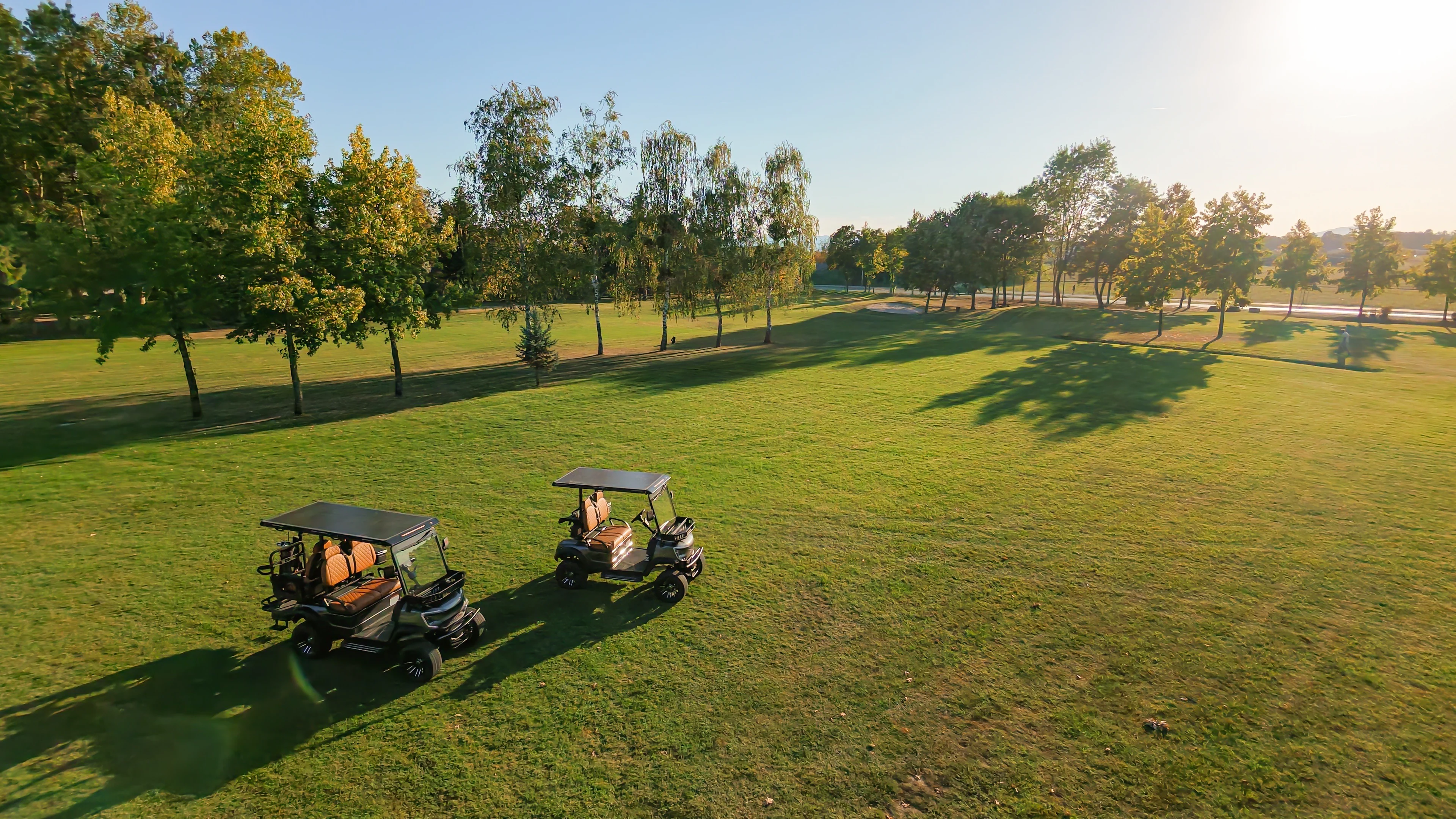 Golf Shuttle Elite 2 + 2 — driving on the course