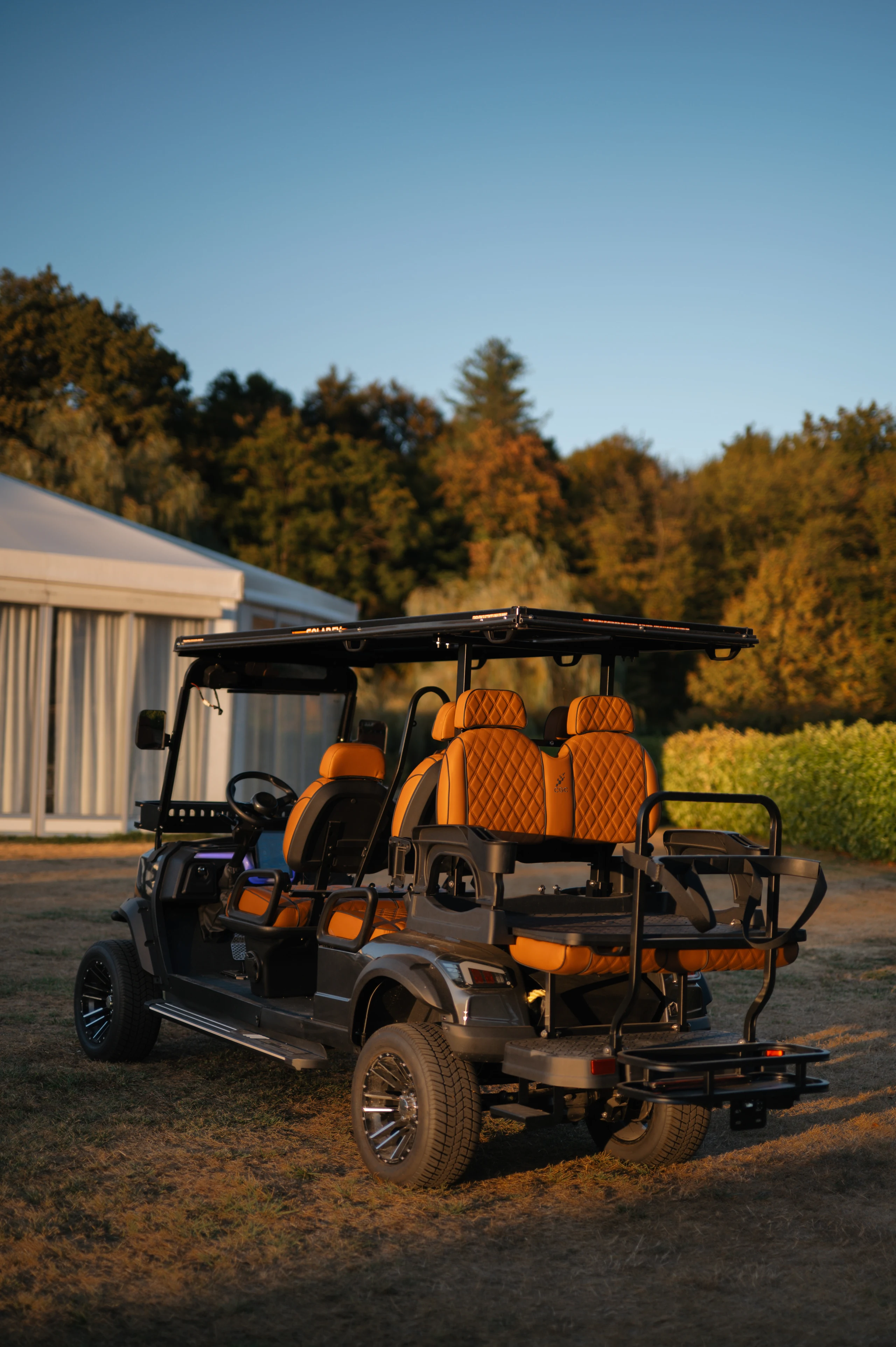 Golf Shuttle Elite 4 + 2 — seats in the golden hour