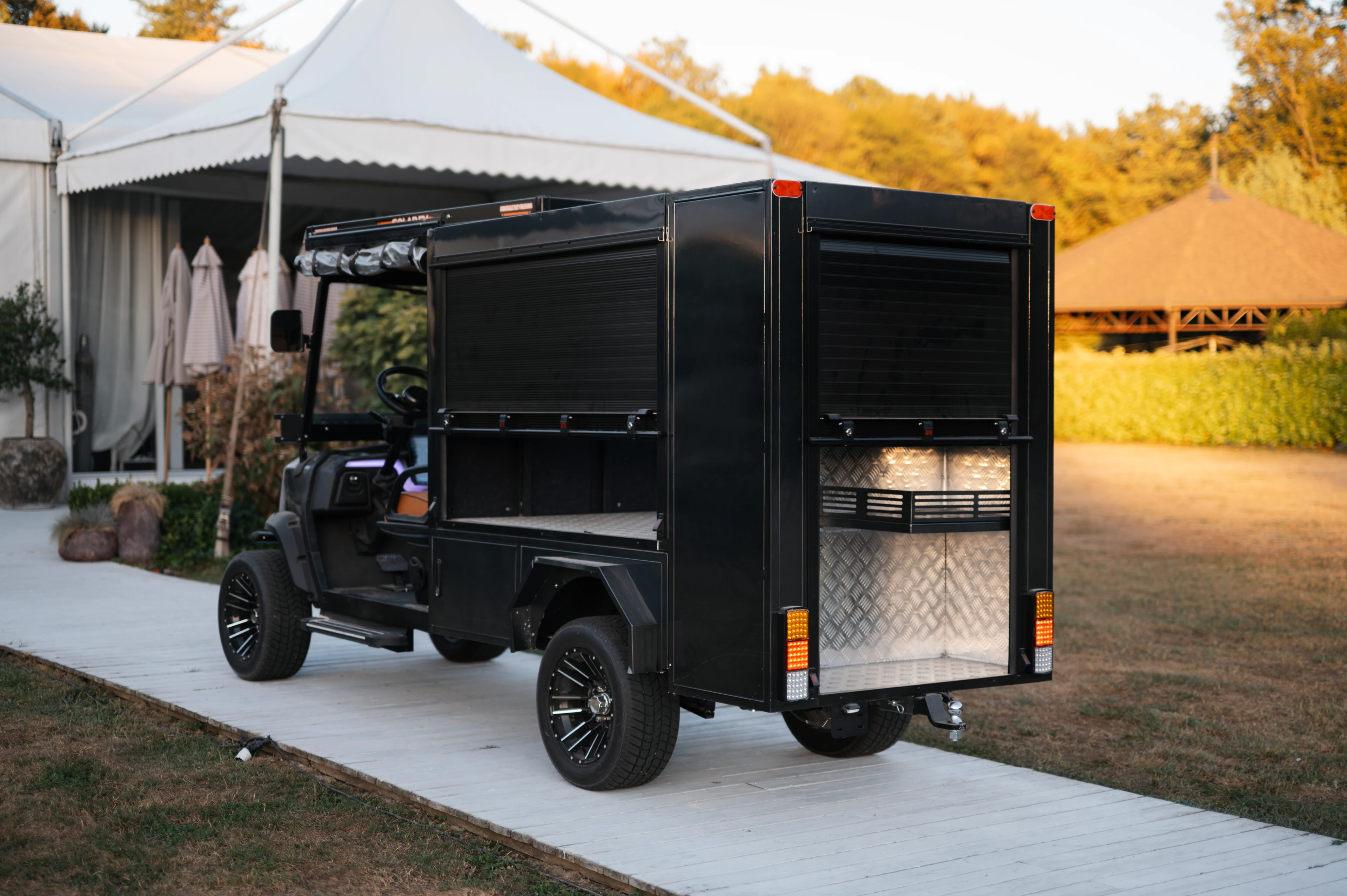 Omnia Delivery — rear cargo access